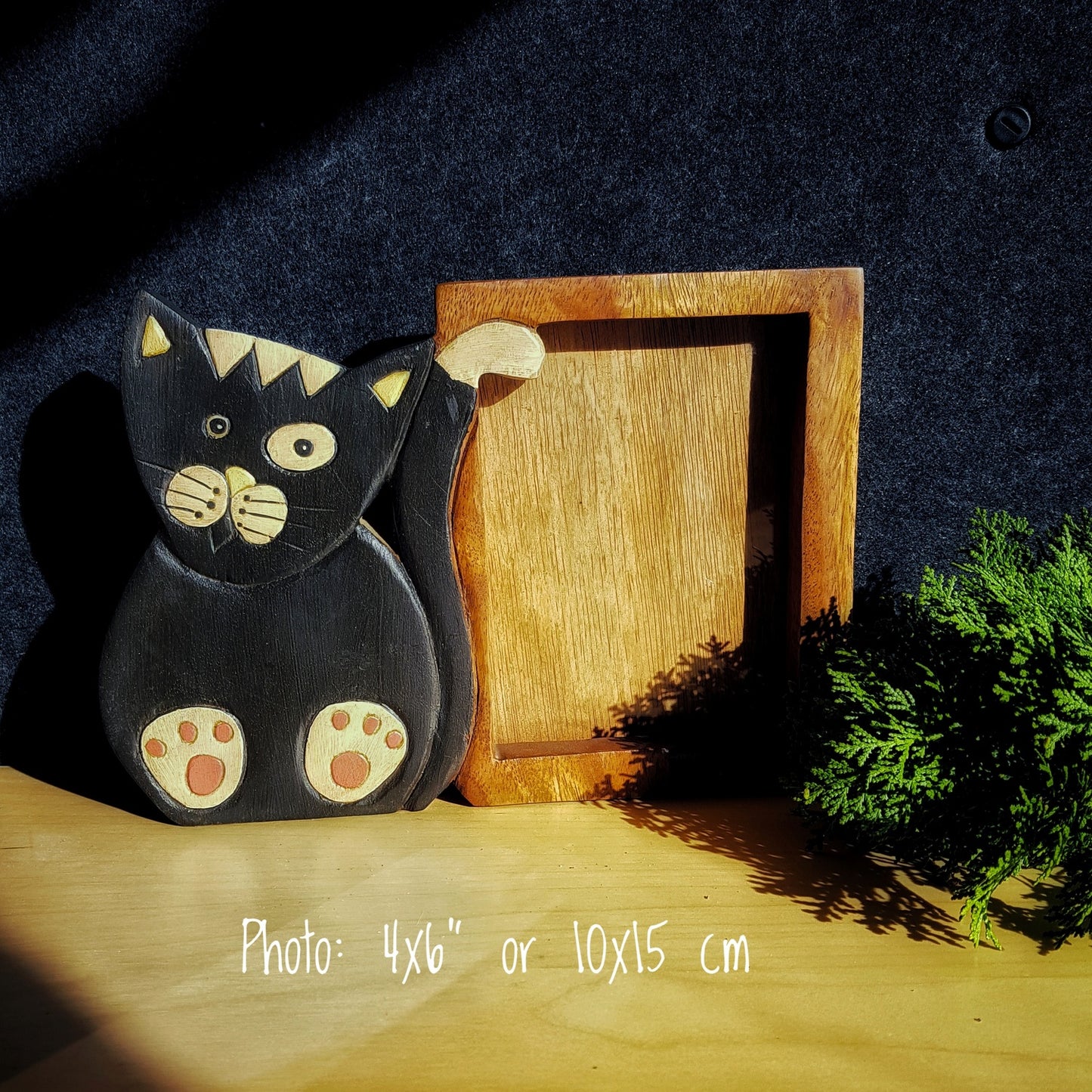 Hand-carved cat 6x4 wooden photo frame in solid Raintree wood