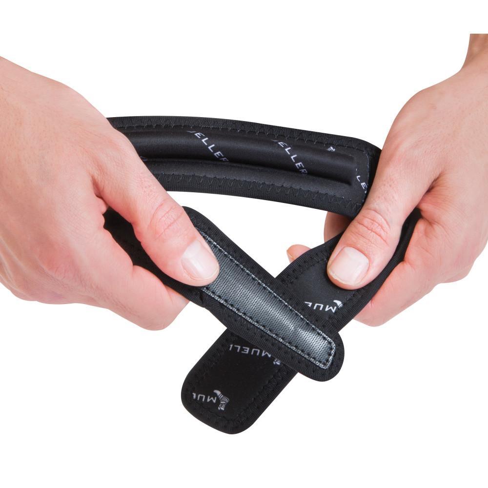 Mueller Jumper's Knee Strap - One Size Fits Most Black Knee Support for Sports