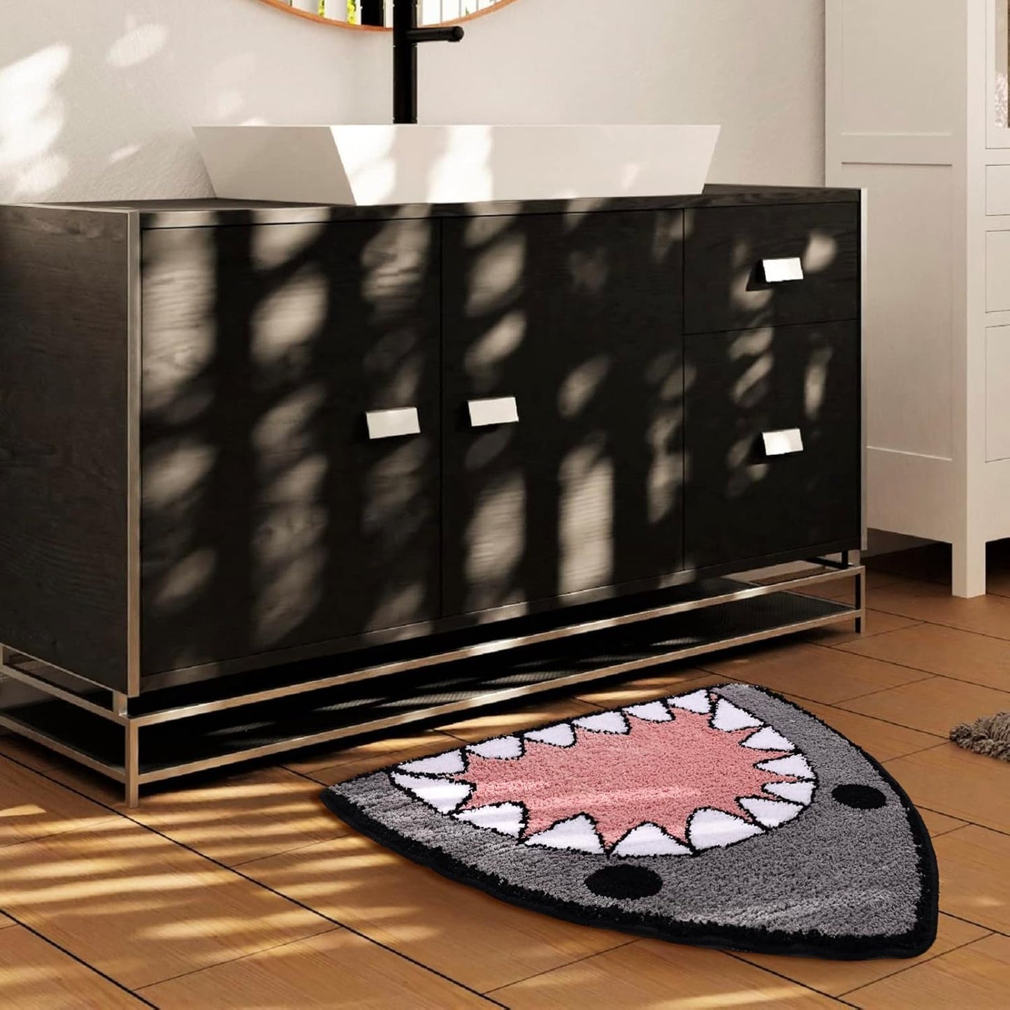 Bathroom Rug Bath Mat Shark Shaped Non Slip Bath Rug Extra Soft and Absorbent Microfiber Bath Rugs for Bathroom Floor Tub and Shower Dry Quickly